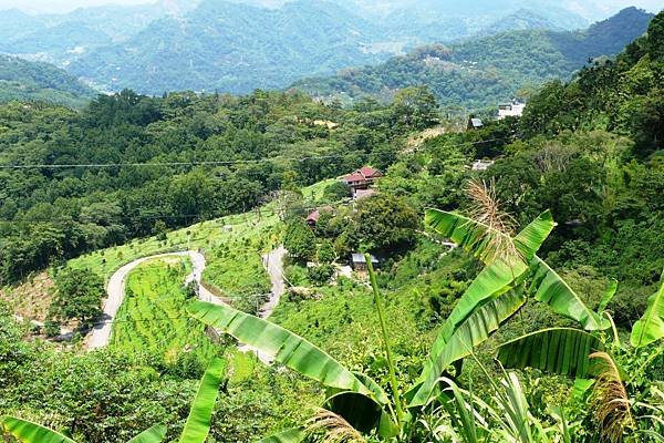 B11--P1250299-酒桶山登山步道途中觀望台前休閒農莊景致.jpg