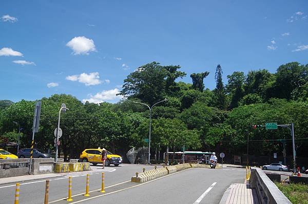 B67-IMGP0968-介於今福林路與至誠路間「雨農路」的原神社平面參道.JPG