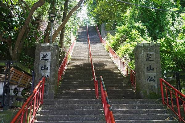 B70-IMGP0974-至誠路芝山岩百二崁階梯(原南隘門遺址).JPG