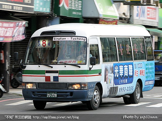 8_2U228.jpg
