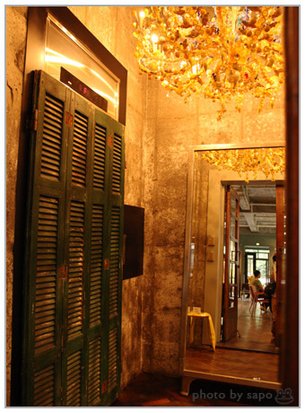 aA cafe&apos;