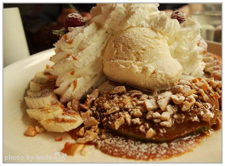 aA cafe&apos;