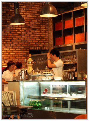 aA cafe&apos;