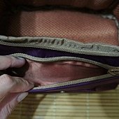 前方還有一個拉鍊袋
