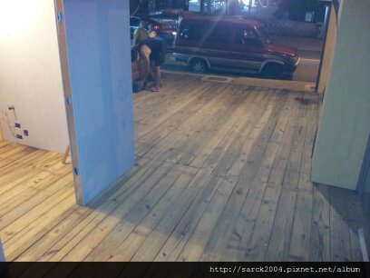 2012/8/19-20-北市廣州街CAMA加盟店木地板施工-使用戶外材:南方松