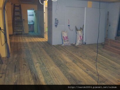 2012/8/19-20-北市廣州街CAMA加盟店木地板施工-使用戶外材:南方松