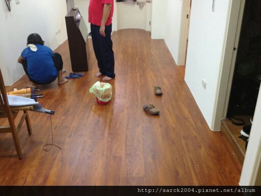 2012*板橋僑中二街住家12坪木地板施工*胭脂花梨*亮面超耐磨木地板