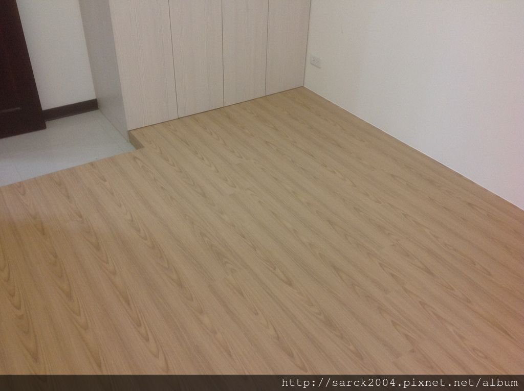 風格木地板*2013*新北市樹林區架高木地板施工*小孩房架高木地板,結構內藏有樟腦丸唷*理想家歐悅系列/品名:康乃馨/海島型超耐磨木地板!