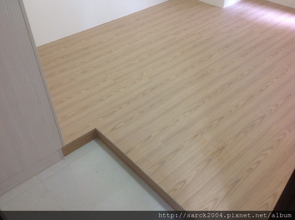 風格木地板*2013*新北市樹林區架高木地板施工*小孩房架高木地板,結構內藏有樟腦丸唷*理想家歐悅系列/品名:康乃馨/海島型超耐磨木地板!