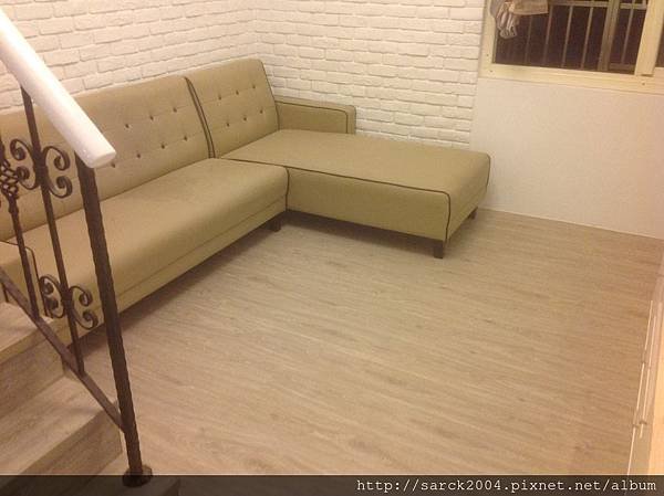 風格木地板*2013*新北市板橋區四川路*封面直鋪木地板施工~在舊的木地板上方直接鋪上一層新的木地板*品名:鹿特丹/同步木紋/海島型超耐磨木地板!