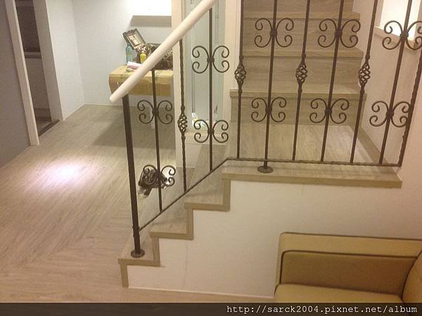 風格木地板*2013*新北市板橋區四川路*封面直鋪木地板施工~在舊的木地板上方直接鋪上一層新的木地板*品名:鹿特丹/同步木紋/海島型超耐磨木地板!