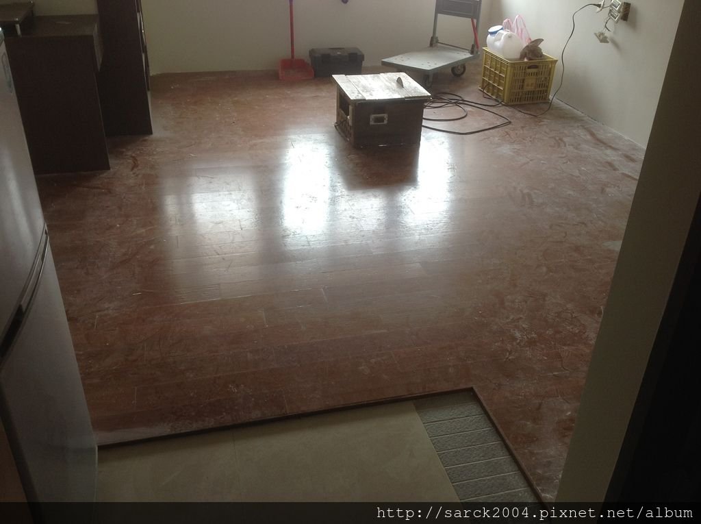 風格木地板*2013*北市八德路木地板直鋪封面施工*實木地板上在鋪上一層新的木地板唷*品名:里斯本-美國篇卡本特系列/海島型超耐磨木地板!