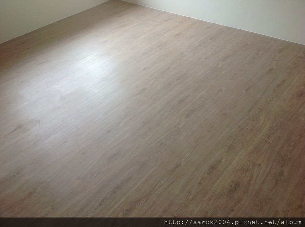 風格木地板*2013*北市八德路木地板直鋪封面施工*實木地板上在鋪上一層新的木地板唷*品名:里斯本-美國篇卡本特系列/海島型超耐磨木地板!