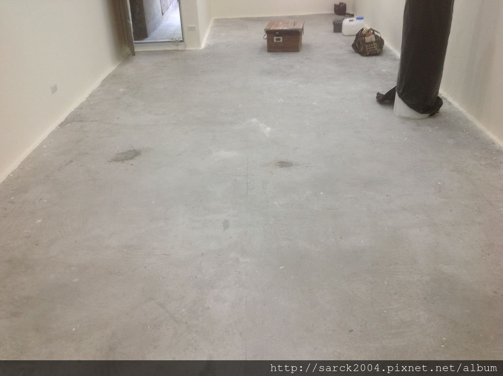 風格木地板*2014*新北市三重區自強路直舖木地板施工*經由粉光過的水泥地面依樣可以直舖施工唷(送靜音墊)*品名:海德堡/美國篇系列/3D同步木紋/無接縫設計!