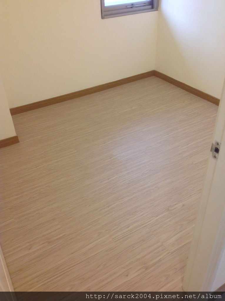 品名:北歐冰柏/海島型超耐磨木地板