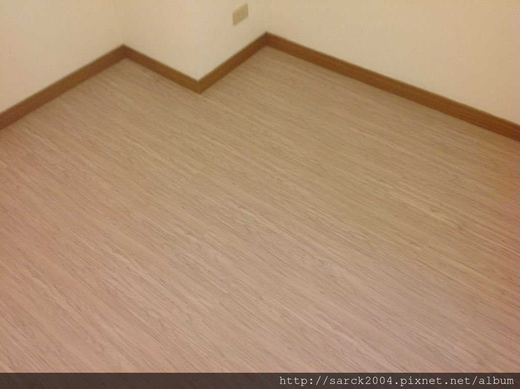 品名:北歐冰柏/海島型超耐磨木地板