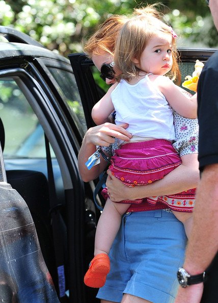 Isla+and+Olive+visit+a+friend+tosUN0PY9h2l.jpg