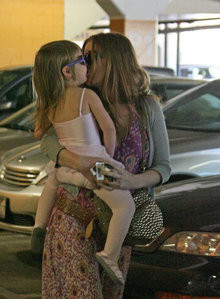 Nicole+Isla+dance+their+girls+oN0cXhzJsGMl.jpg