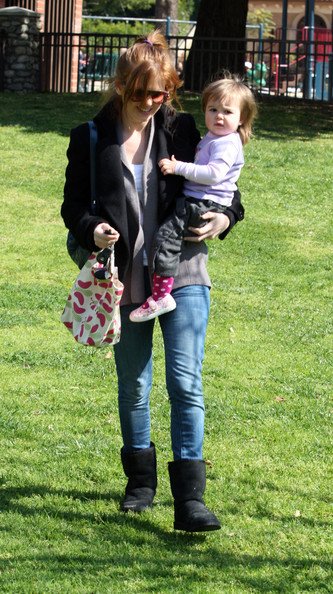 Isla+Fisher+Playing+Daughter+Coldwater+Park+D-WAvcP104Ul.jpg