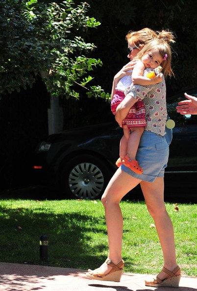 Isla+and+Olive+visit+a+friend+3RZRJZBxqmLl.jpg