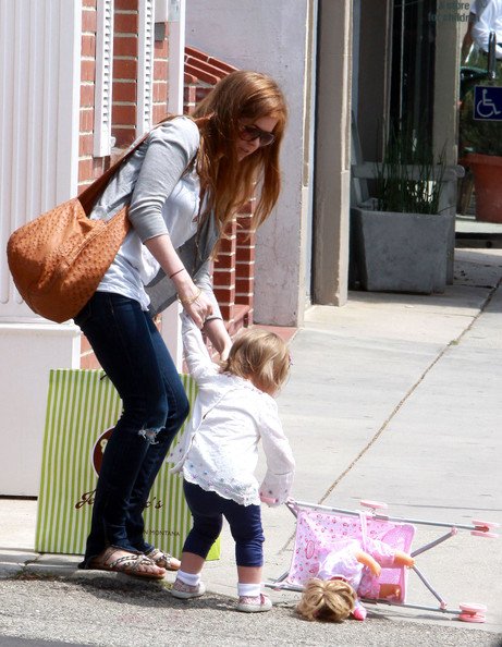 Isla+Fisher+Leaving+Cafe+Lux+2+-eAVZfoRufdl.jpg