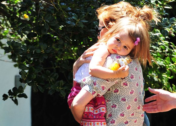 Isla+and+Olive+visit+a+friend+NfBaIXDi_wPl.jpg