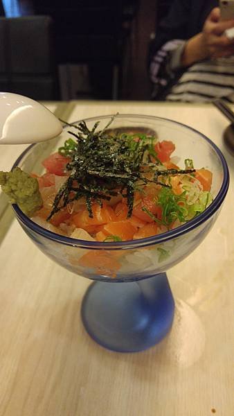 三色鮮魚丼.jpg