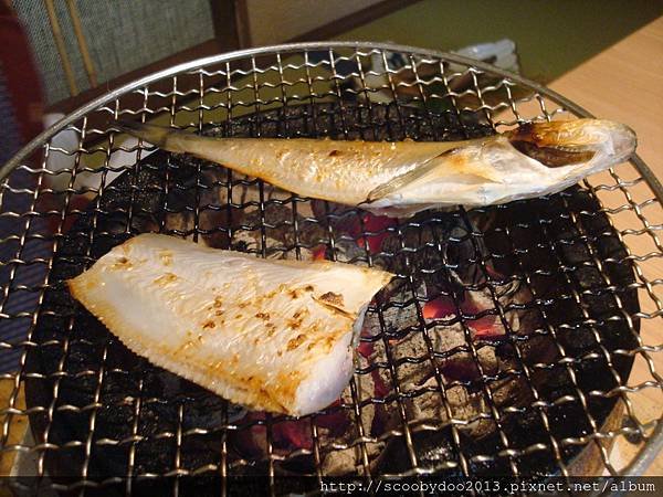 炭火烤魚