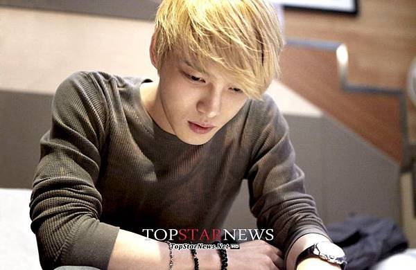131016 Top Star News-4