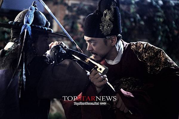 140818 Top Star News-7.jpg