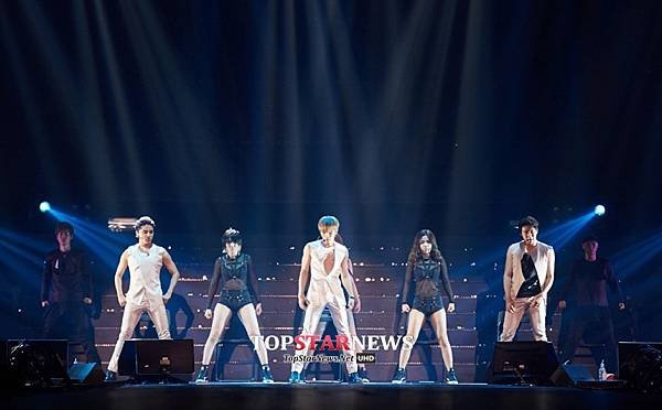140926 Top Star News-5.jpg