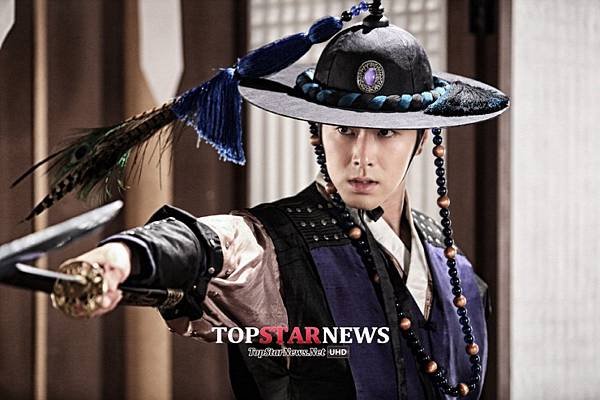 140928 Top Star News-6.jpg