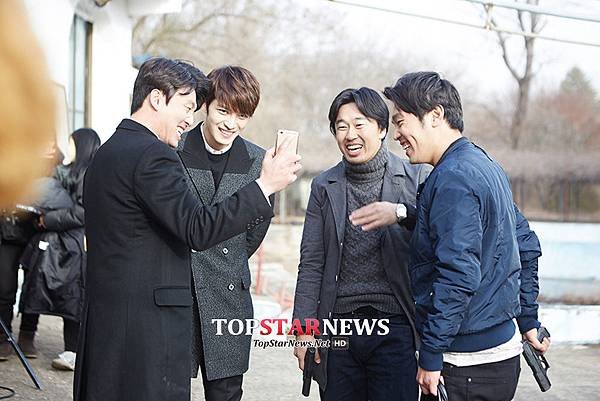 150301 Top Star News-8