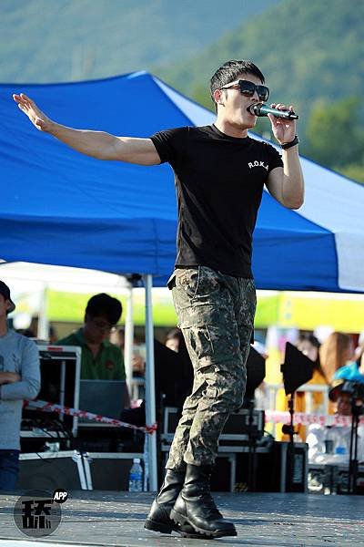 151005 田甜舔-1.jpg