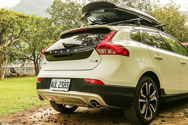 VOLVO V40 Cross Country 2017 T4 AWD 評價 7.jpg