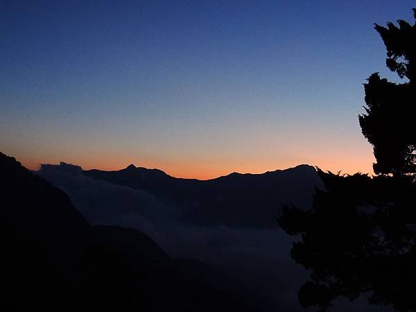 DSCN6415 玉山主峰到南峰.JPG