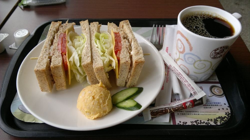 鮪魚總匯+可續杯咖啡=100元