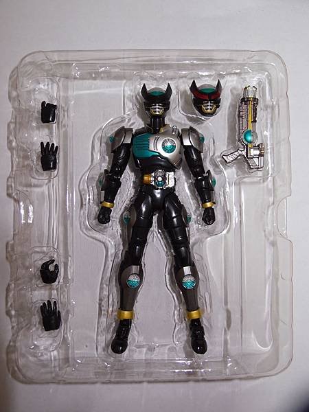 101.05.13 _ S.H.Figuarts Kamen Rider Birth _ 02