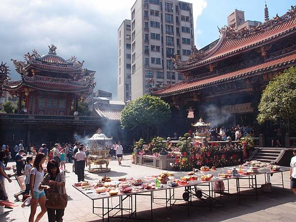 101.08.18 _ 初遊龍山寺 _ 04