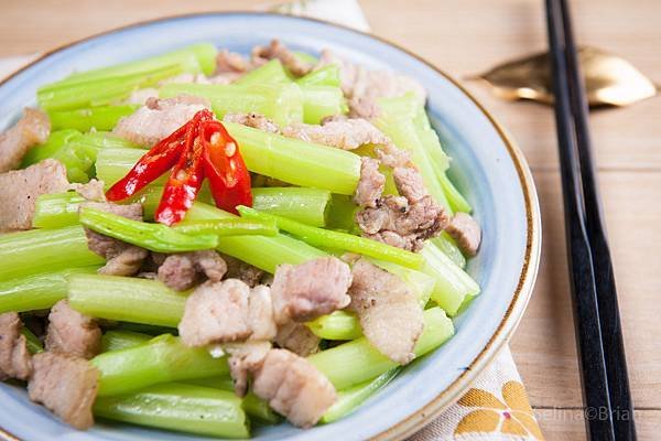 芹菜管炒鹹豬肉