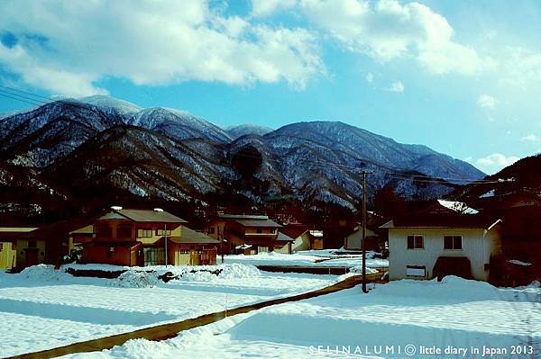 1847 DSC05986 寧靜的雪中住宅.JPG