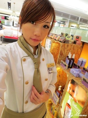 Naturals 雨果自然 新制服清新亮相（ 板百認真的營業ing ） 