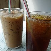 我一樣凍檸茶、妹妹喝奶茶