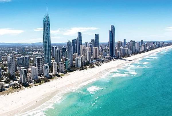 1. Gold Coast (photo credit by Guide to the Gold Coast - Tourism Australia .jpg