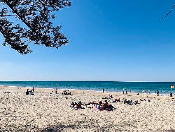 5. Burleigh Head Beach.JPG