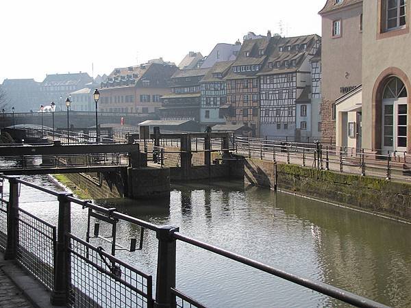 1024px-Strasbourg_Petite-France_n19.jpg