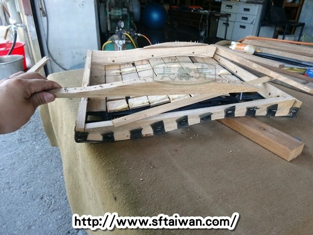 長青傢俱醫生-樟木軟底方塊椅維修改硬底