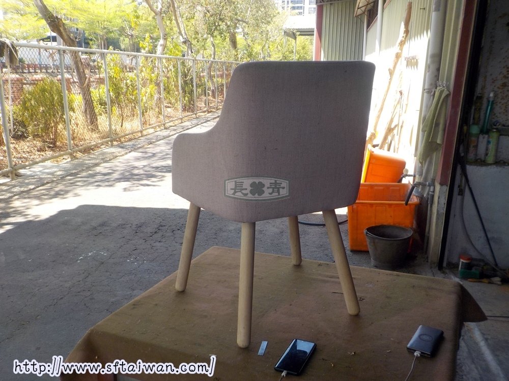 長青-北歐風布餐椅木腳開裂修復