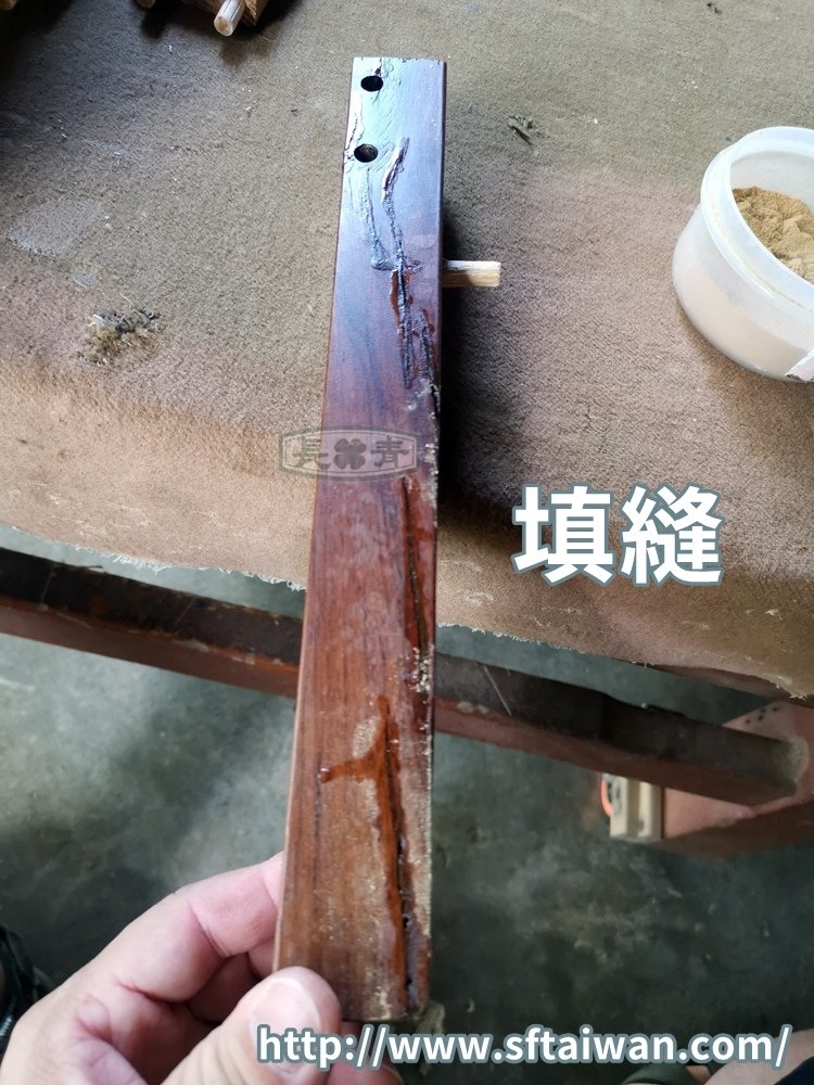 丹麥Rosewood磁磚小桌脫膠痕修復紀錄