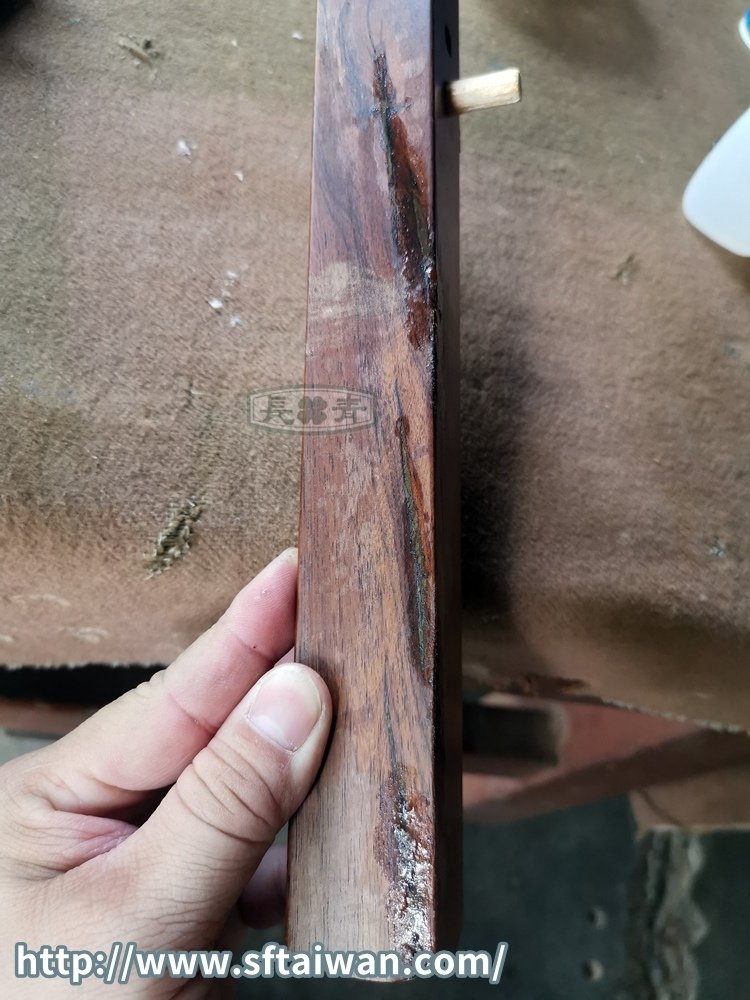 丹麥Rosewood磁磚小桌脫膠痕修復紀錄